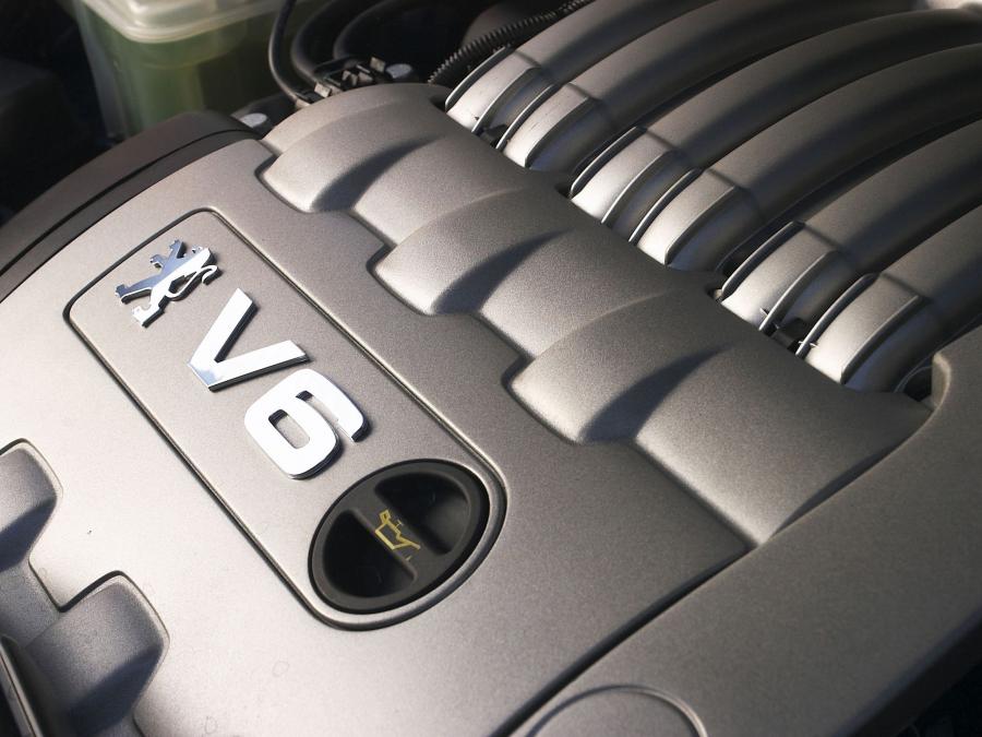  Peugeot 407 Coupe 3.0 V6 2006 года  (ZA) (фото 2 из 9)
